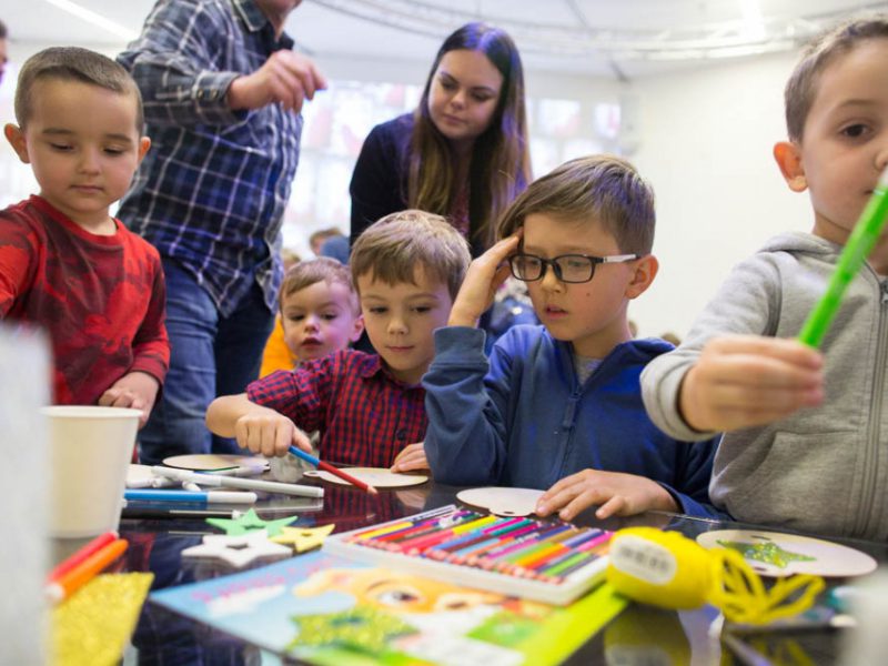 Muzyczne Mikołajki z Kasią Klich i jej "Bajkową drużyną"