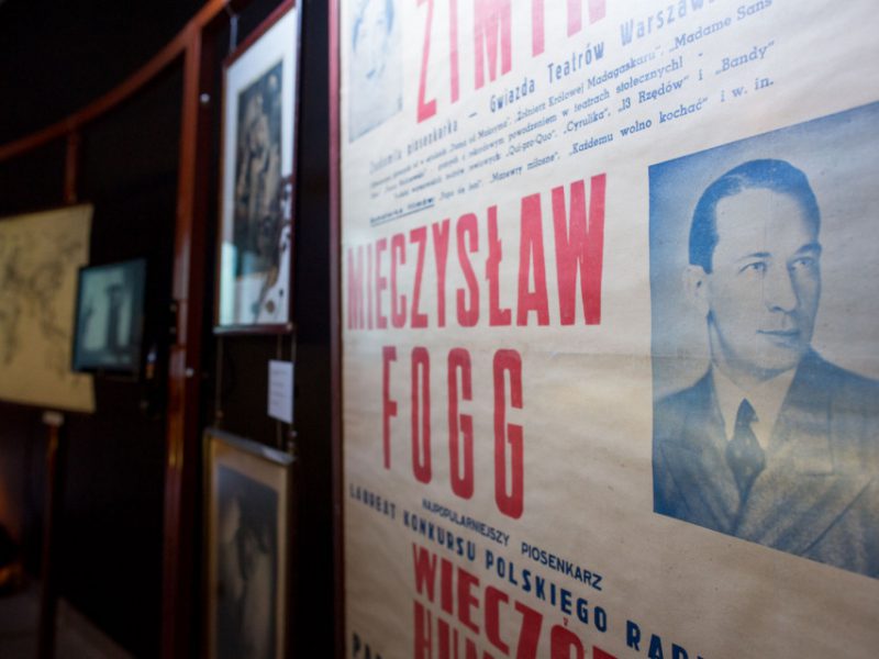 Zapraszamy na oprowadzanie kuratorskie po wystawie "Mieczysław Fogg. Pieśniarz Polaków"