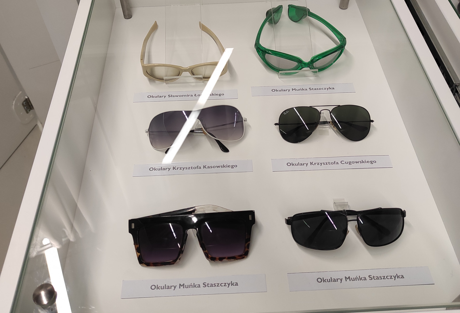 Nowa komoda pełna eksponatów