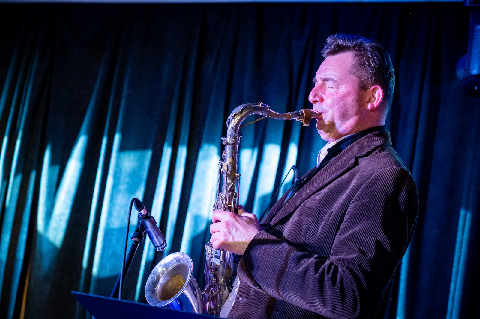 Saksofonista Jacek Hornik w Małej Akademii Instrumentów