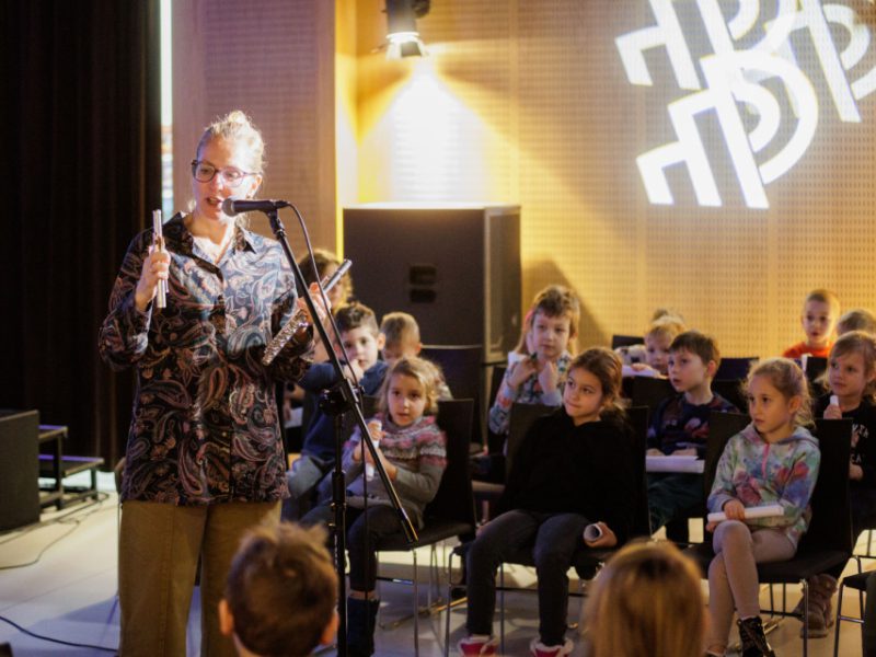 Zdjęcie z zajęć Małej Akademii Instrumentów z udziałem Małgorzaty Hlawsy