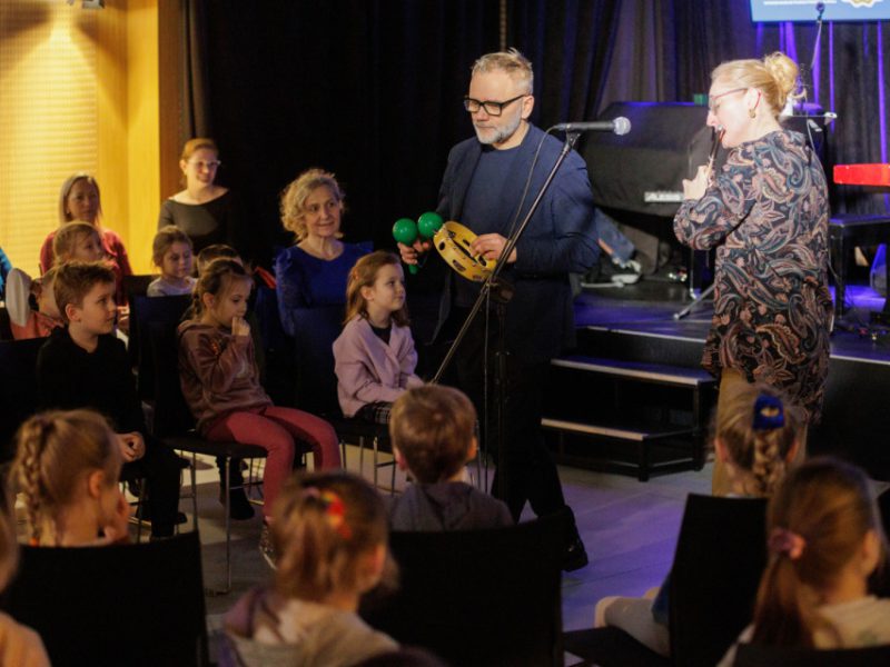 Zdjęcie z zajęć Małej Akademii Instrumentów z udziałem Małgorzaty Hlawsy