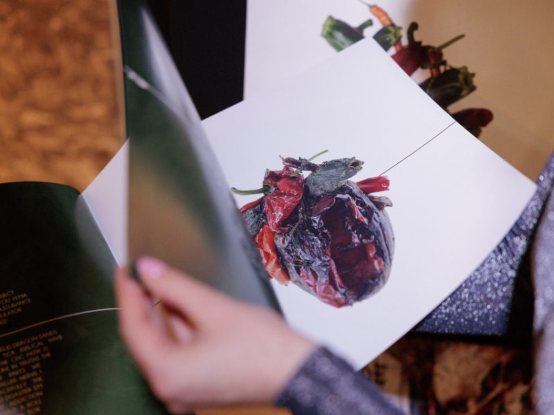 Fotografia z wernisażu wystawy czasowej pt. „Zbigniew Bielak | Mistrz detalu”