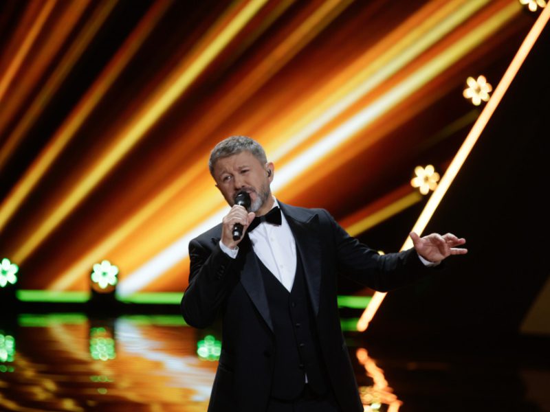 Andrzej Piaseczny - wiązanka przebojów podczas koncertu Premiery