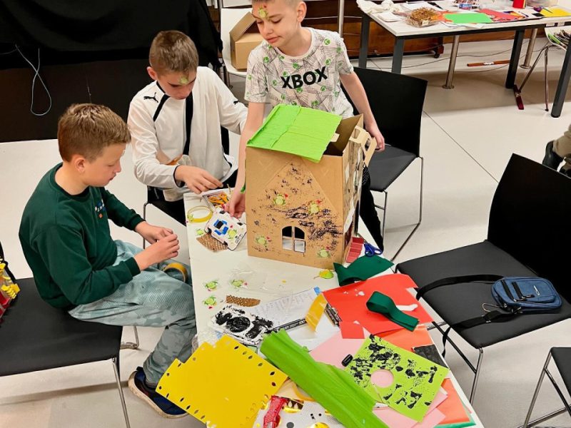 Fotorelacja z warsztatów plastycznych "Mój pokój"
