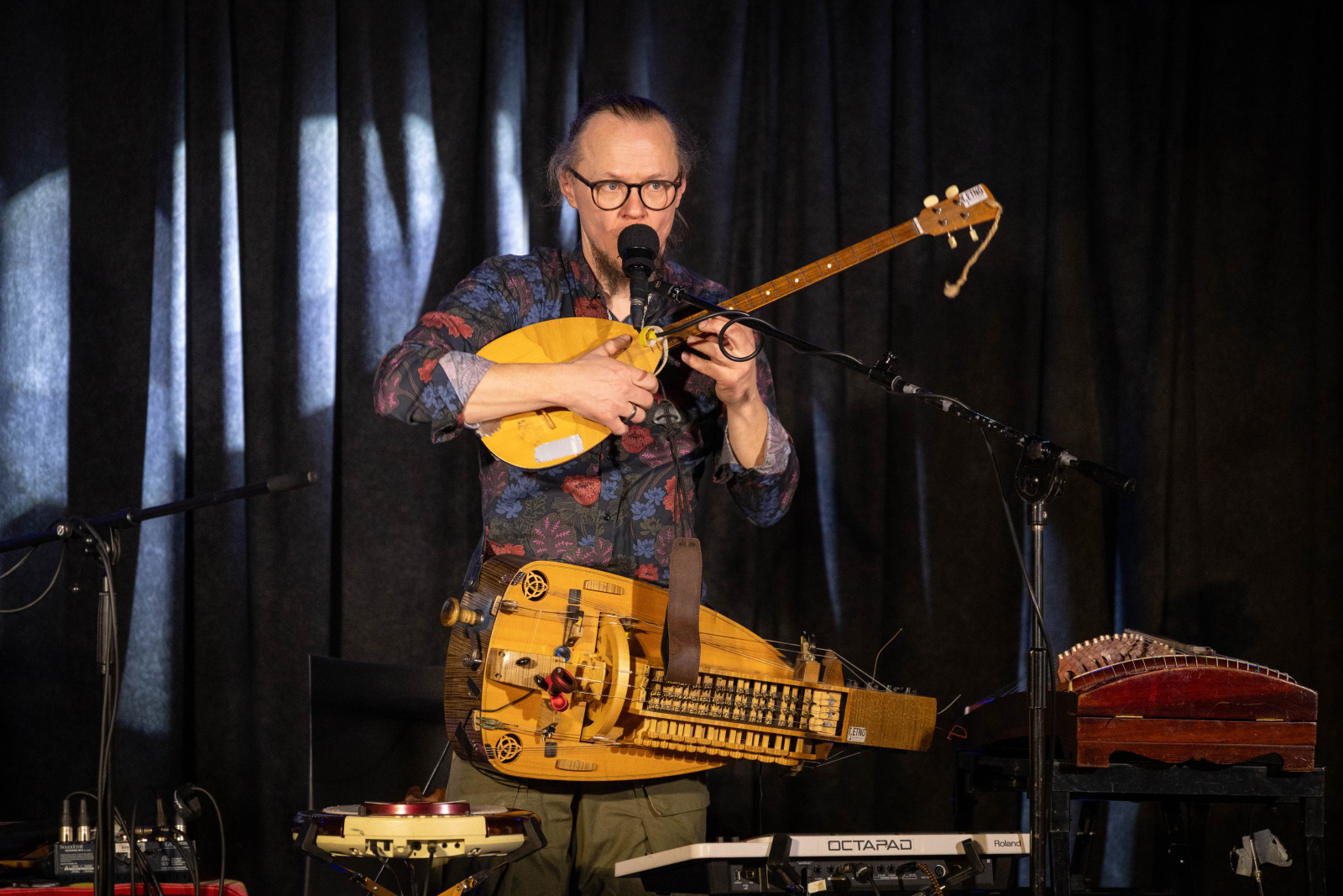T.ETNO Tomasz Drozdek – multiinstrumentalista i kolekcjoner nietypowych instrumentów z całego świata