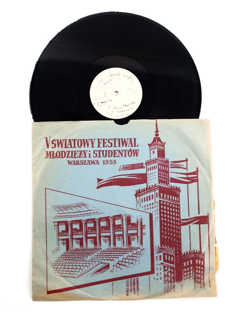 PŁYTA ANALOGOWA Z PIOSENKĄ „PRYSŁY ZMYSŁY” (MUZ. JERZY WASOWSKI, SŁ. JEREMI PRZYBORA) W WYKONANIU IRENY KWIATKOWSKIEJ (1957 R.)
